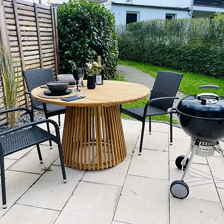 Tiny House - Terrasse - Garten - Wlan - Netflix - Ebikes - Parkmoeglichkeiten Taunusstein