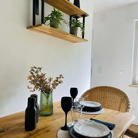 Tiny House - Terrasse - Garten - Wlan - Netflix - Ebikes - Parkmoeglichkeiten Apartment Taunusstein