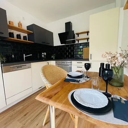 Tiny House - Terrasse - Garten - Wlan - Netflix - Ebikes - Parkmoeglichkeiten * Taunusstein