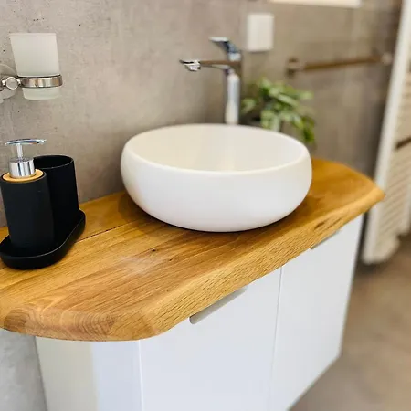 Tiny House - Terrasse - Garten - Wlan - Netflix - Ebikes - Parkmoeglichkeiten Apartment *