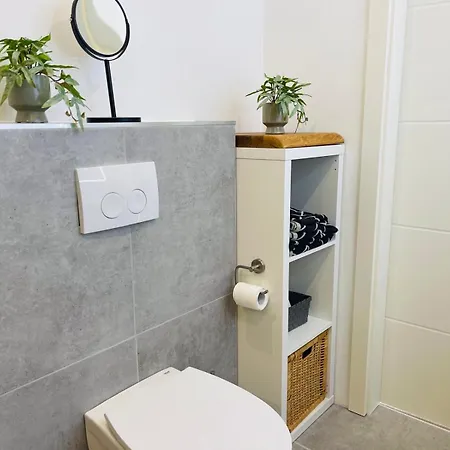 Apartment Tiny House - Terrasse - Garten - Wlan - Netflix - Ebikes - Parkmoeglichkeiten *