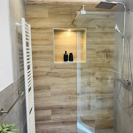Tiny House - Terrasse - Garten - Wlan - Netflix - Ebikes - Parkmoeglichkeiten Apartment Taunusstein