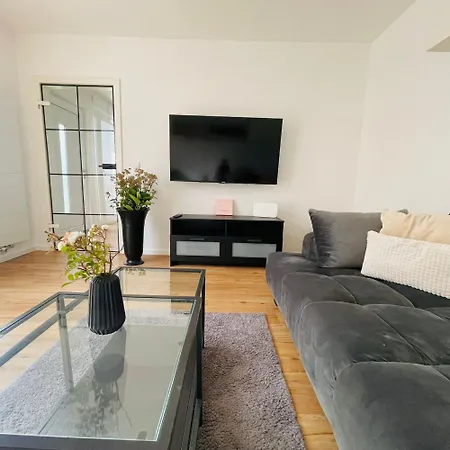 Apartment Tiny House - Terrasse - Garten - Wlan - Netflix - Ebikes - Parkmoeglichkeiten Taunusstein