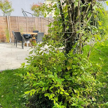 Tiny House - Terrasse - Garten - Wlan - Netflix - Ebikes - Parkmoeglichkeiten Apartment *