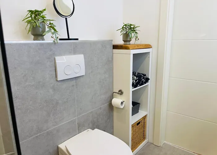 Appartamento Tiny House - Terrasse - Garten - Wlan - Netflix - Ebikes - Parkmoeglichkeiten *