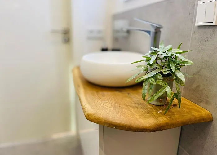 Tiny House - Terrasse - Garten - Wlan - Netflix - Ebikes - Parkmoeglichkeiten *