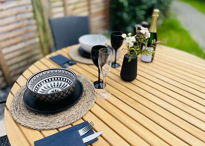 Tiny House - Terrasse - Garten - Wlan - Netflix - Ebikes - Parkmoeglichkeiten Taunusstein